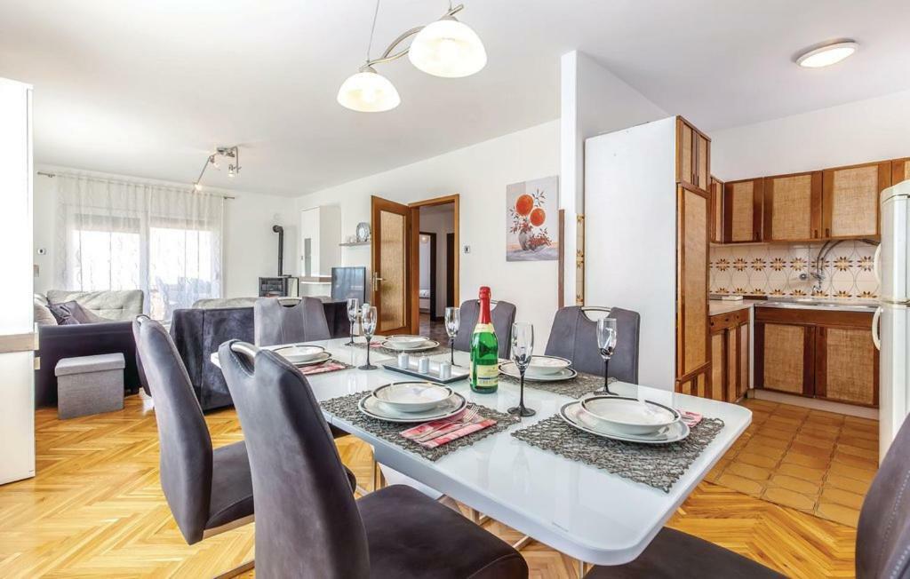 Apartments No 1288 Novi Vinodolski Buitenkant foto
